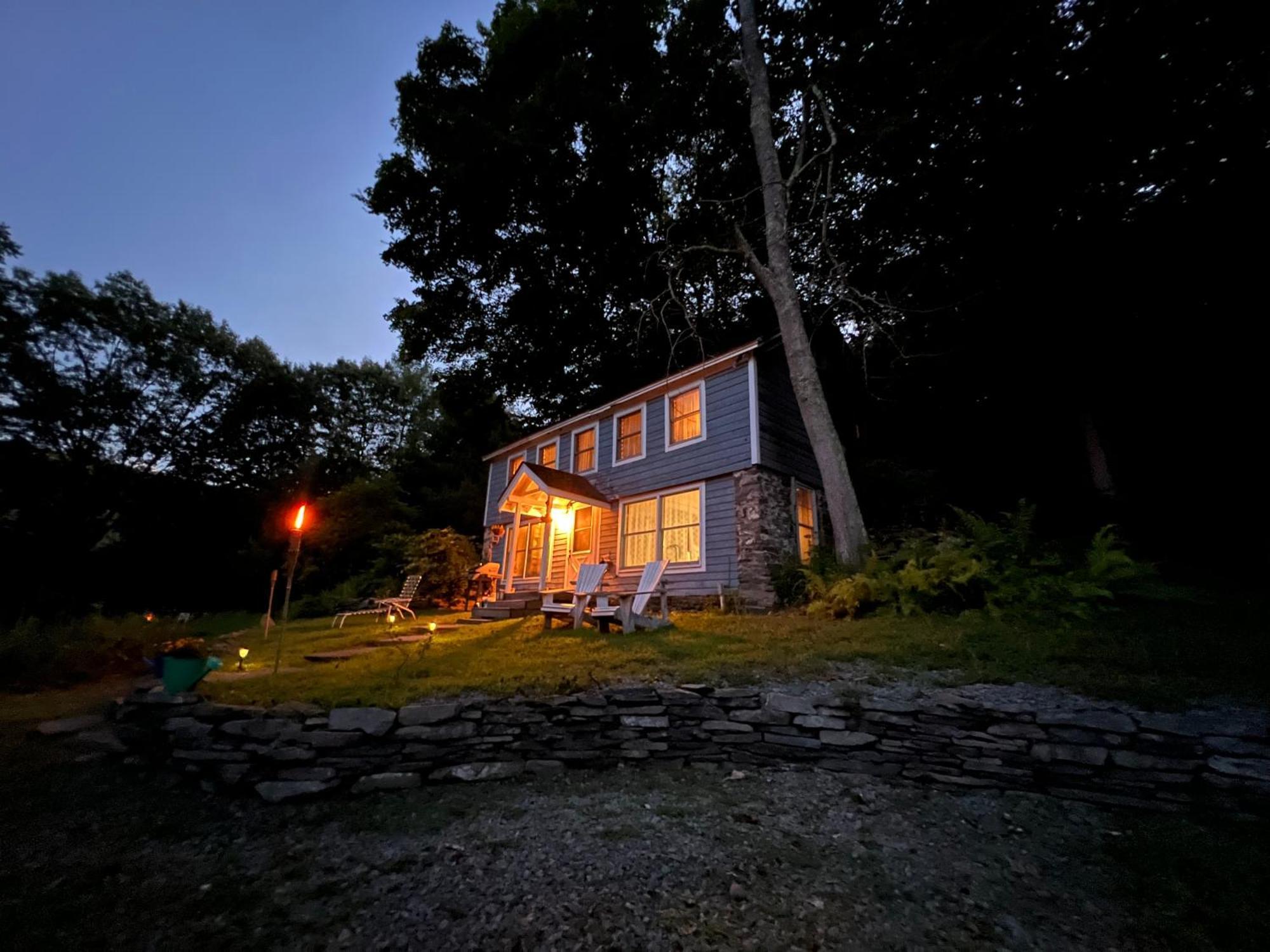 Relax Like It'S 1800! Aparthotel Pond Eddy Exterior photo